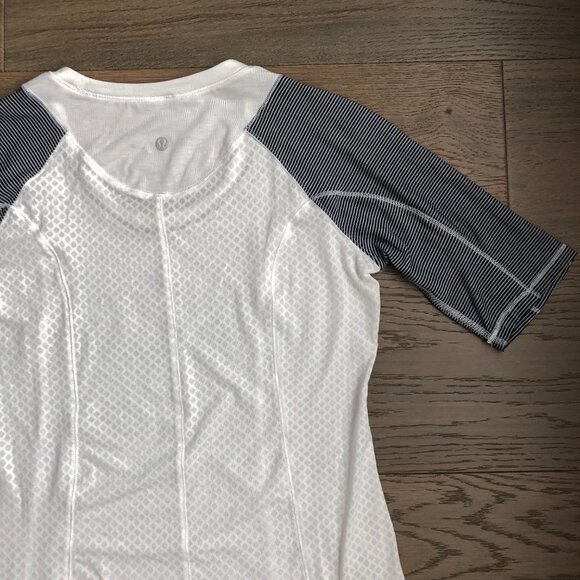 Lululemon Puri Tee Short Slv Mesh Burnout White Tonka Strip Inkwell Sz 6 NWOT - Picture 6 of 9